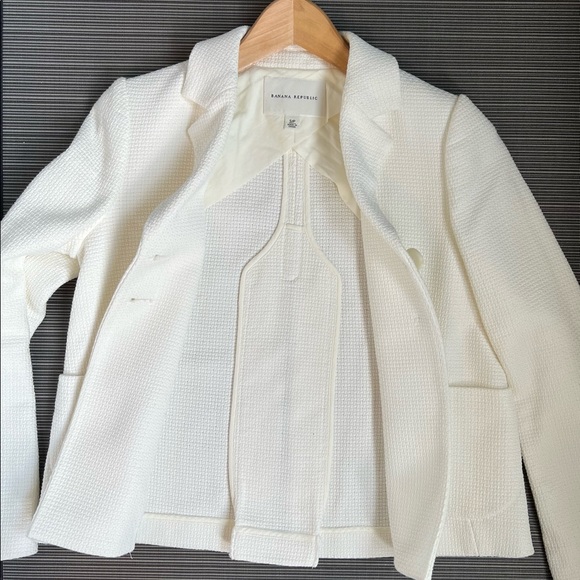 *gently used* Banana Republic white blazer (size S) - Picture 5 of 8